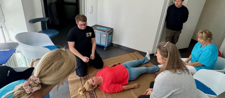 Sicher im Ernstfall: Unser Team absolviert Notfalltraining - Zahnärzte Kirchheim Dres. Markert & Müller