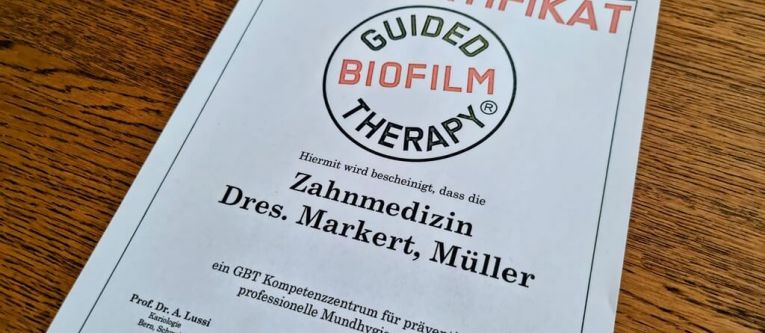 Guided Biofilm Therapy Zertifizierung - Zahnärzte Kirchheim Dres. Markert & Müller